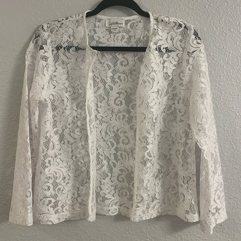 Woman’s vest/ jacket lace with button option